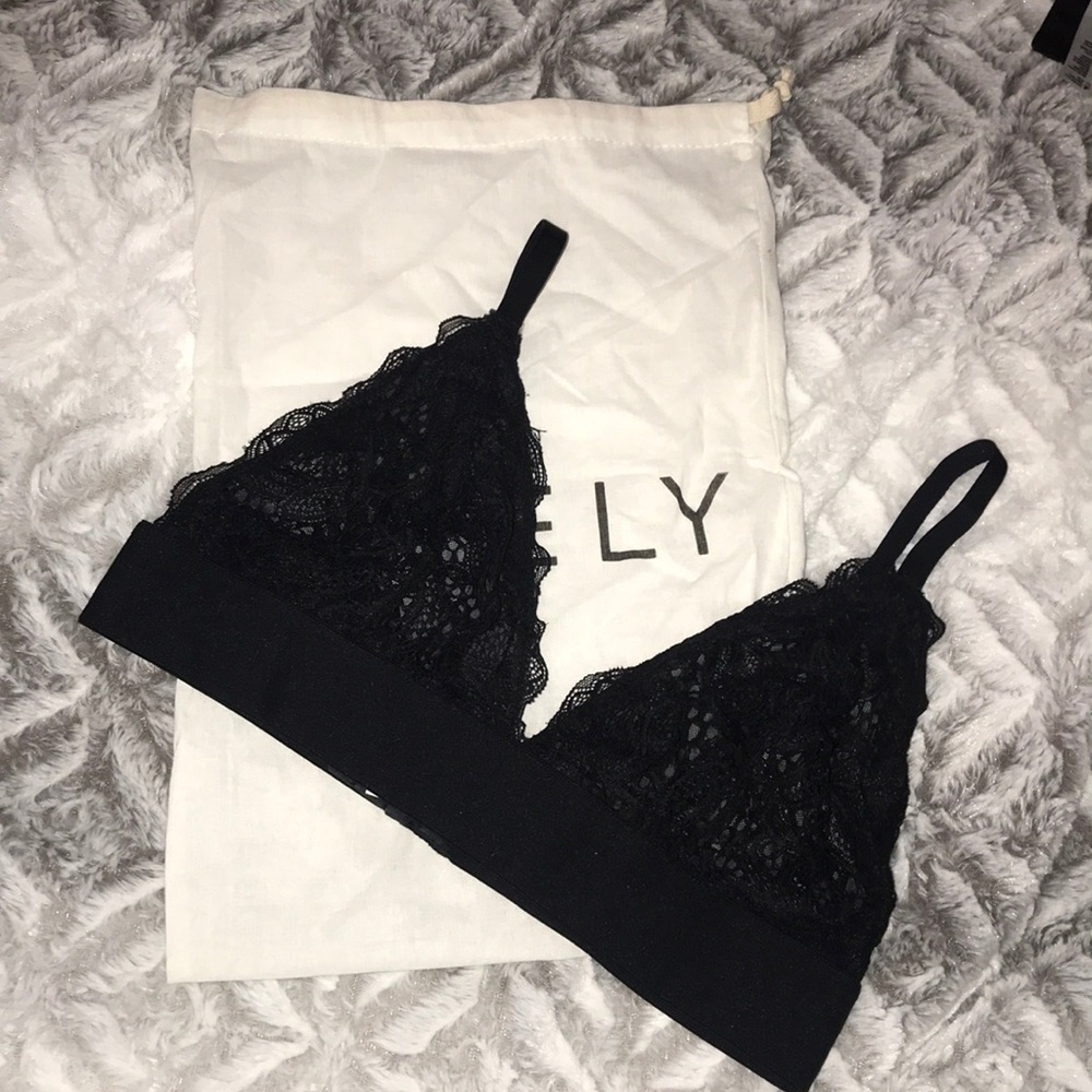 Sexy Black Bralette!!! 💋👠
